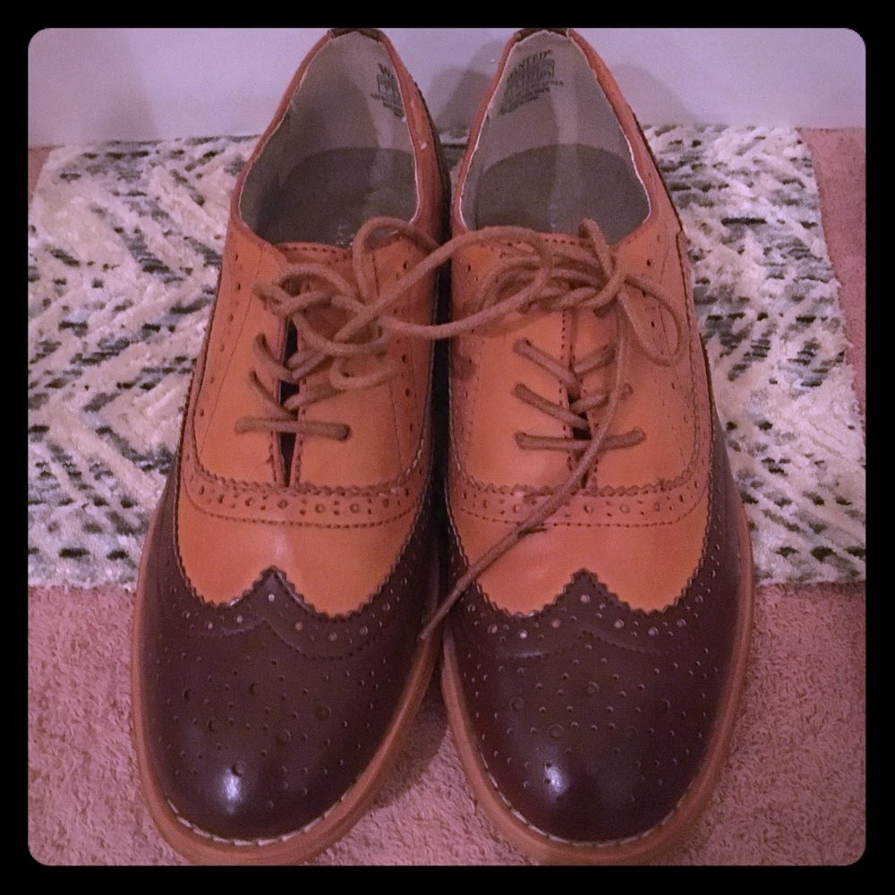 Ladies oxfords 2 tone size 7 medium